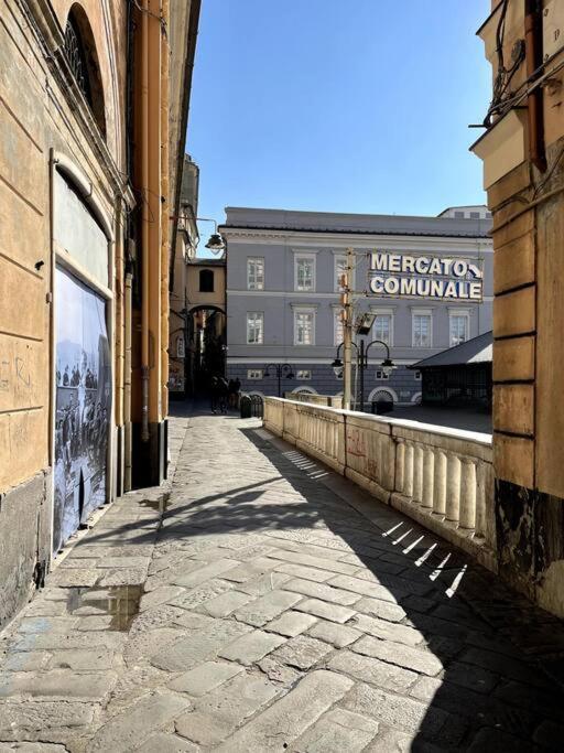 Overlooking The Porto Antico Of Genoa Apartment Exterior photo