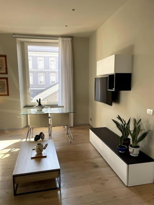 Overlooking The Porto Antico Of Genoa Apartment Exterior photo